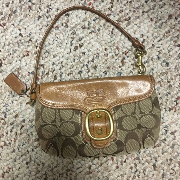 Coach Handbags - Vintage Coach Wristlet